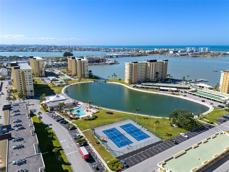 For Sale: $287,990 (2 beds, 2 baths, 1050 Square Feet)