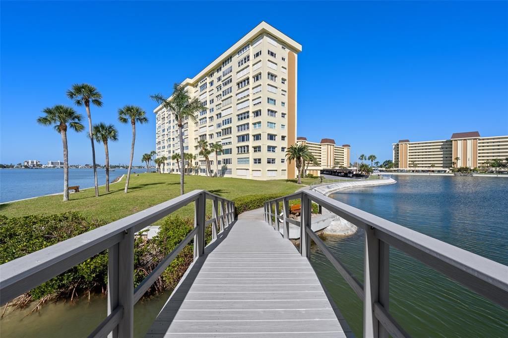 For Sale: $287,990 (2 beds, 2 baths, 1050 Square Feet)
