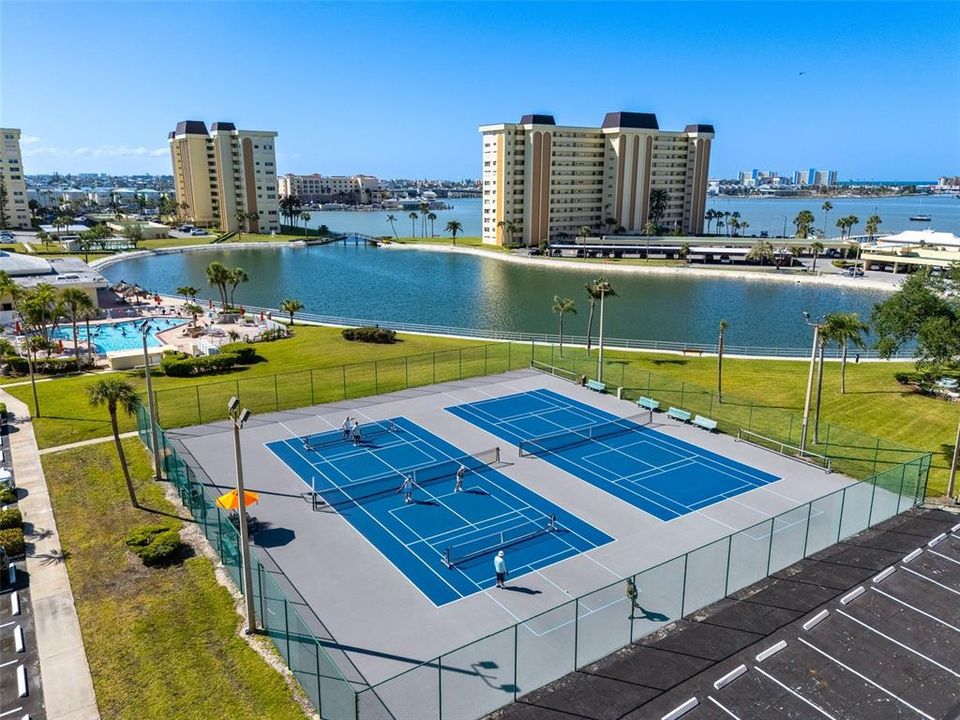 For Sale: $287,990 (2 beds, 2 baths, 1050 Square Feet)