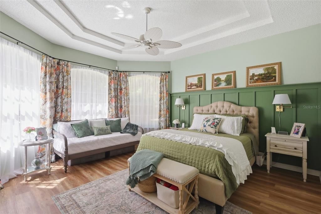Под контрактом: $599,900 (4 спален, 2 ванн, 1780 Квадратных фут)