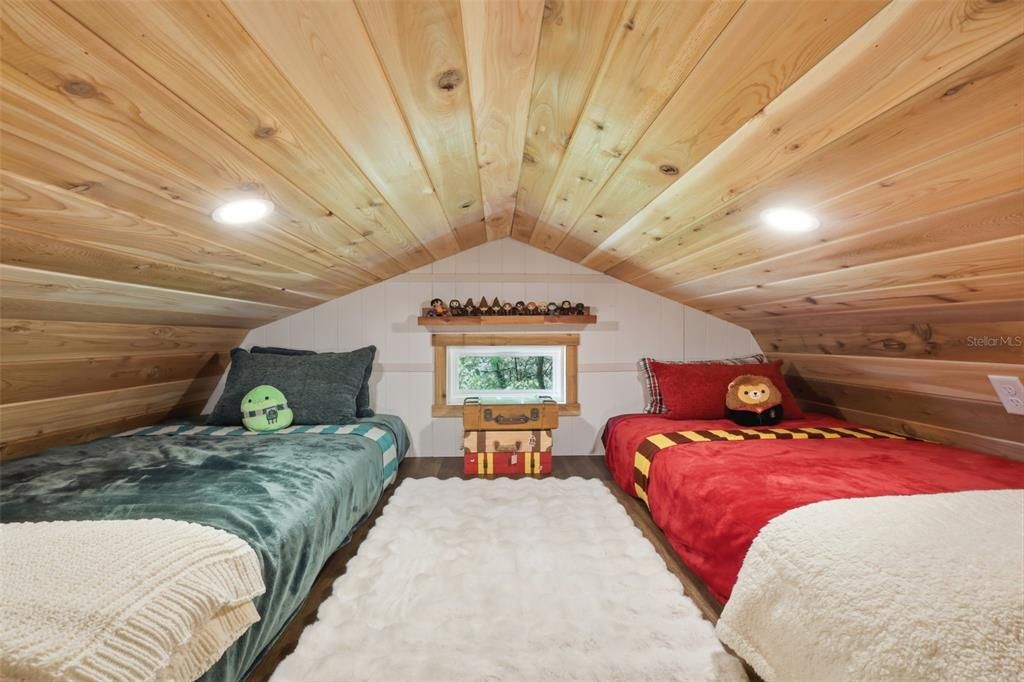 Под контрактом: $599,900 (4 спален, 2 ванн, 1780 Квадратных фут)