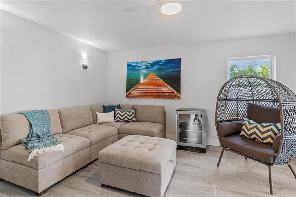 For Sale: $949,950 (4 beds, 3 baths, 2500 Square Feet)