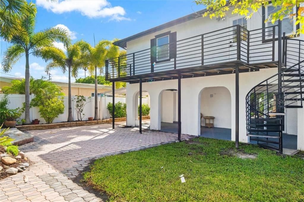 For Sale: $949,950 (4 beds, 3 baths, 2500 Square Feet)