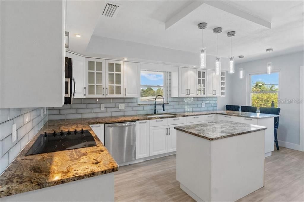 For Sale: $949,950 (4 beds, 3 baths, 2500 Square Feet)