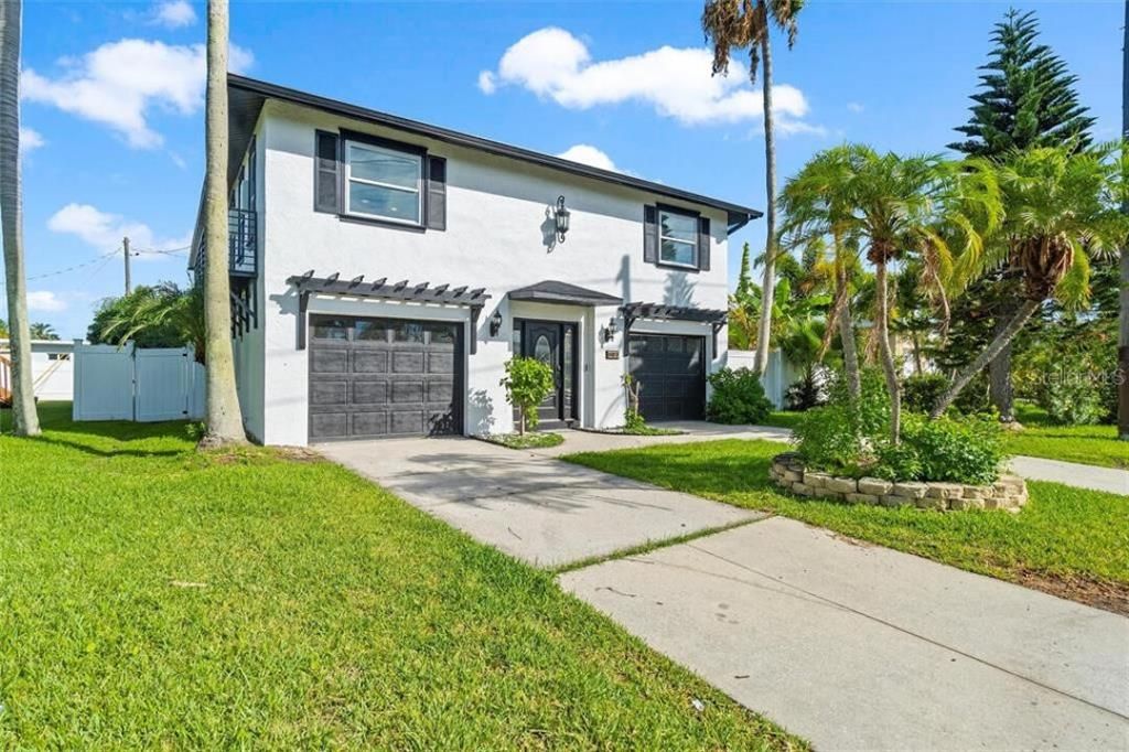 For Sale: $949,950 (4 beds, 3 baths, 2500 Square Feet)