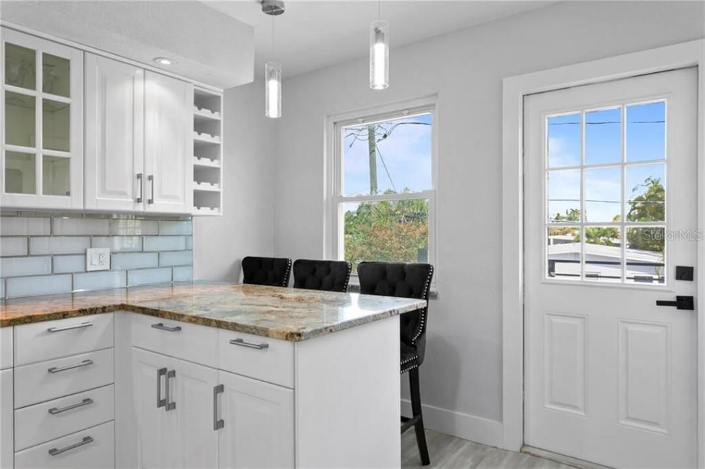 For Sale: $949,950 (4 beds, 3 baths, 2500 Square Feet)