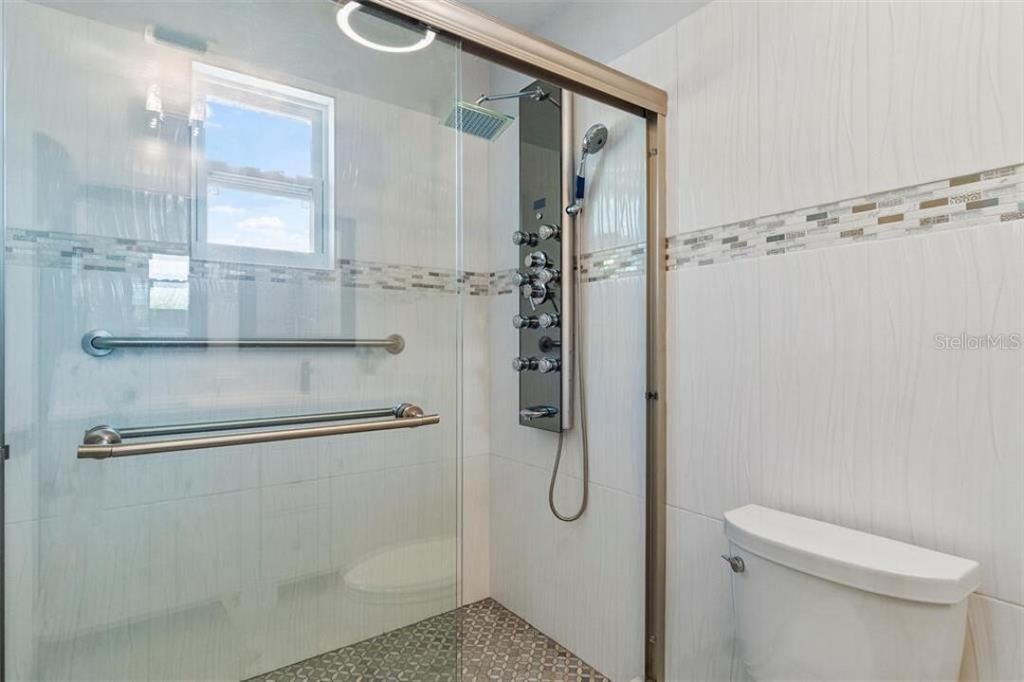 For Sale: $949,950 (4 beds, 3 baths, 2500 Square Feet)