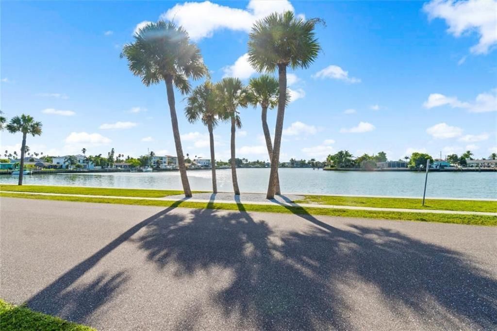 For Sale: $949,950 (4 beds, 3 baths, 2500 Square Feet)
