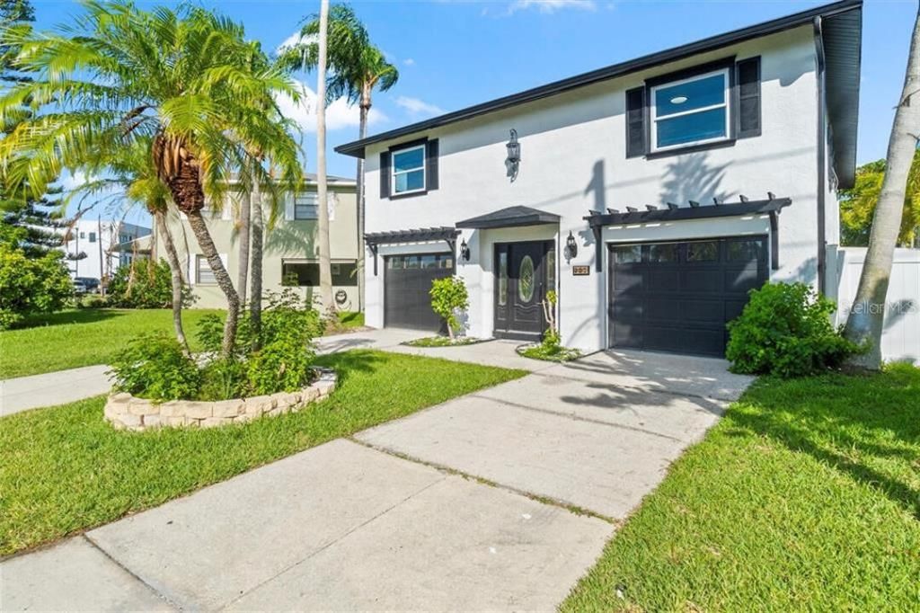 For Sale: $949,950 (4 beds, 3 baths, 2500 Square Feet)