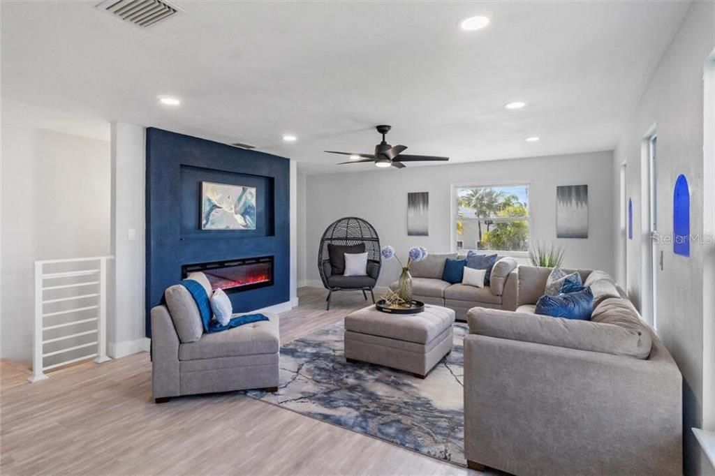 For Sale: $949,950 (4 beds, 3 baths, 2500 Square Feet)