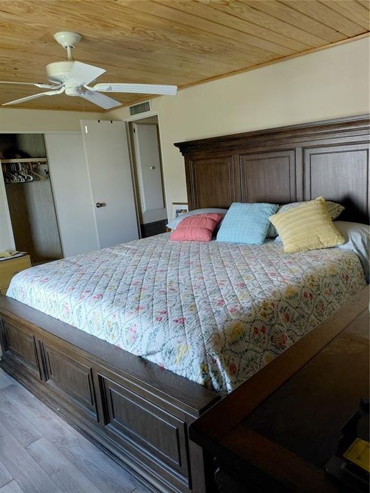 For Sale: $166,000 (2 beds, 2 baths, 960 Square Feet)