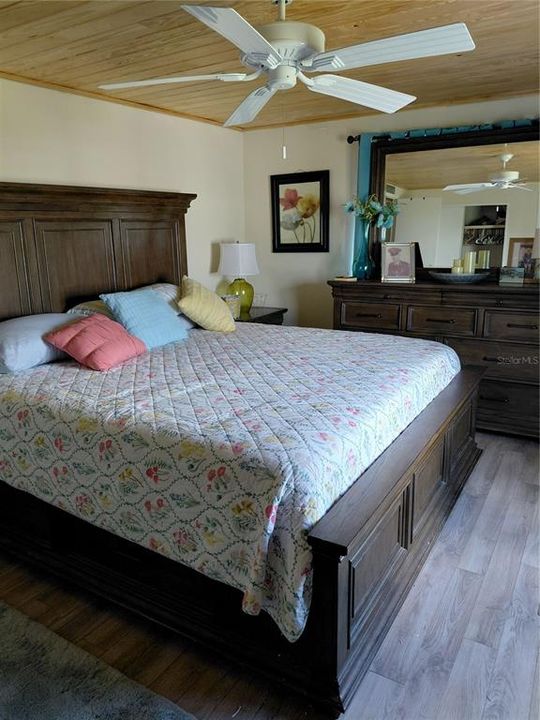 For Sale: $166,000 (2 beds, 2 baths, 960 Square Feet)
