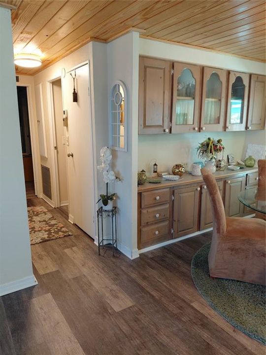 For Sale: $166,000 (2 beds, 2 baths, 960 Square Feet)