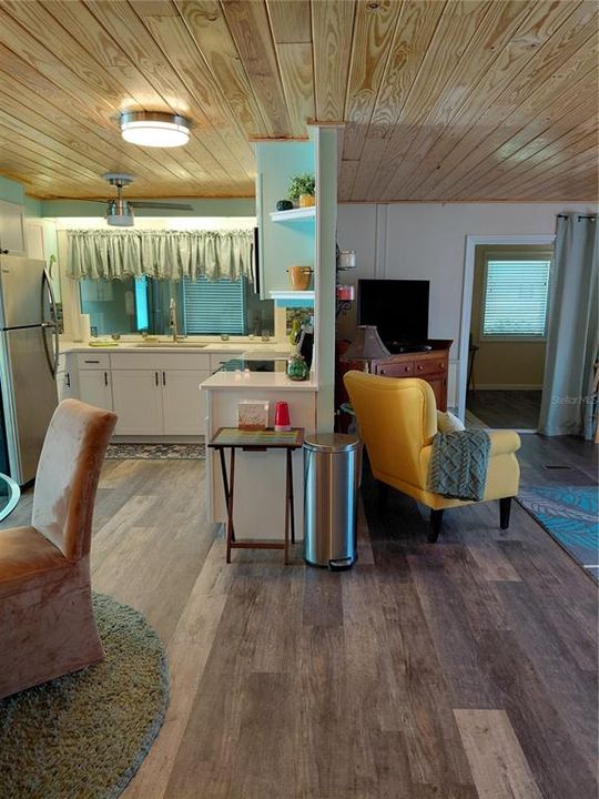 For Sale: $166,000 (2 beds, 2 baths, 960 Square Feet)
