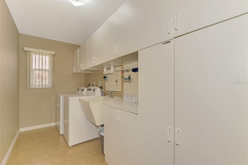 Activo con contrato: $349,900 (3 camas, 2 baños, 1884 Pies cuadrados)