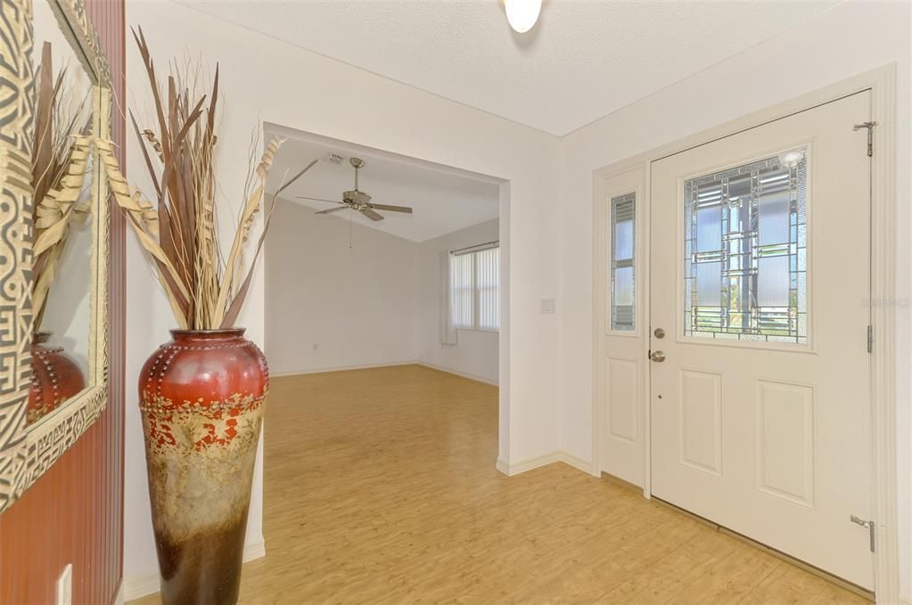 Activo con contrato: $349,900 (3 camas, 2 baños, 1884 Pies cuadrados)