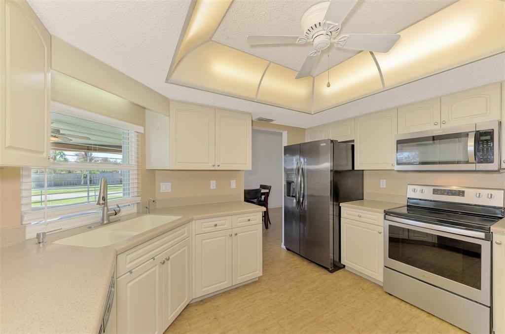 Activo con contrato: $349,900 (3 camas, 2 baños, 1884 Pies cuadrados)