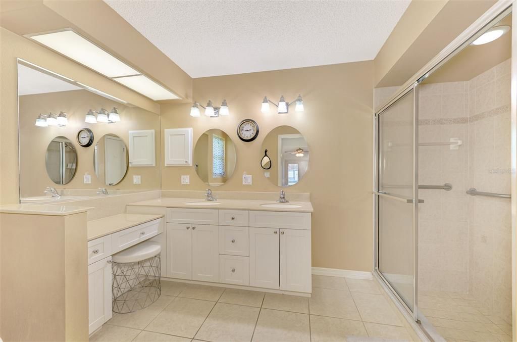 Activo con contrato: $349,900 (3 camas, 2 baños, 1884 Pies cuadrados)