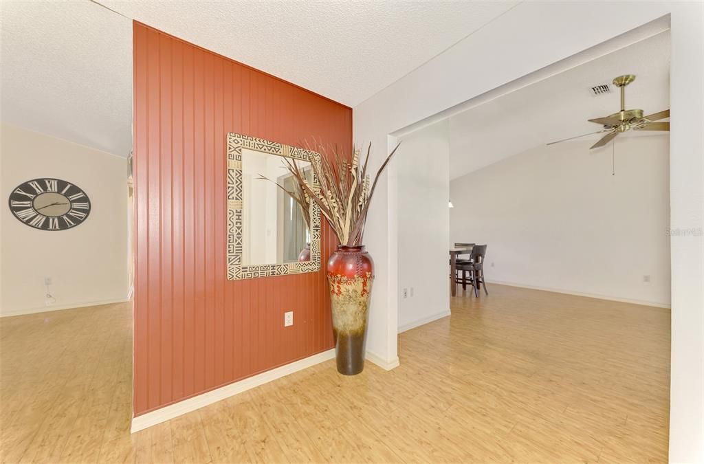 Activo con contrato: $349,900 (3 camas, 2 baños, 1884 Pies cuadrados)