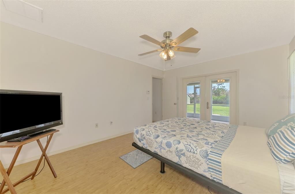 Activo con contrato: $349,900 (3 camas, 2 baños, 1884 Pies cuadrados)