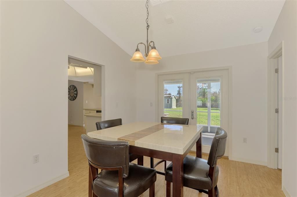 Activo con contrato: $349,900 (3 camas, 2 baños, 1884 Pies cuadrados)