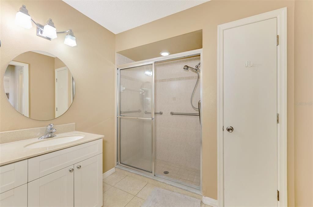 Activo con contrato: $349,900 (3 camas, 2 baños, 1884 Pies cuadrados)