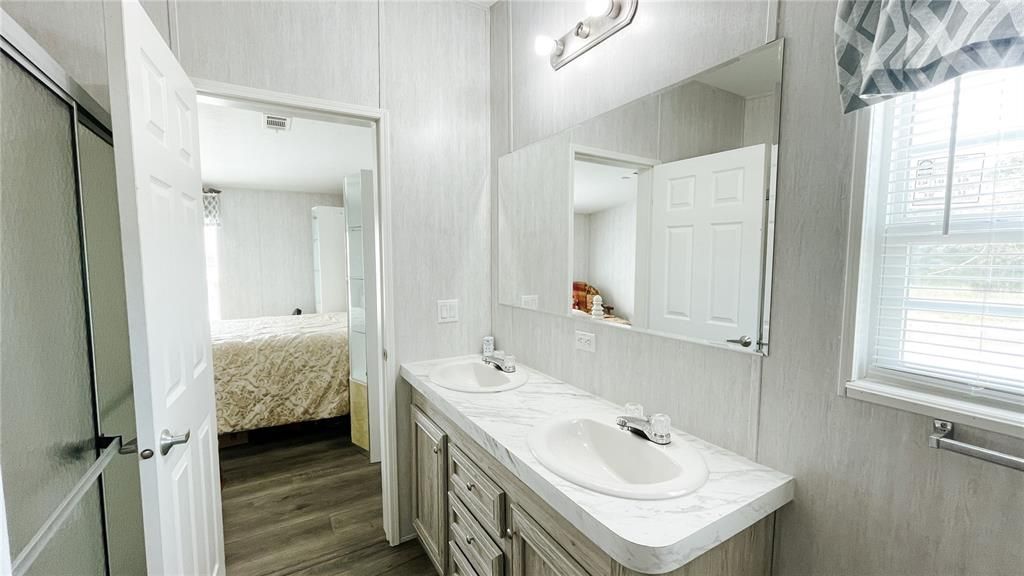 For Sale: $325,000 (3 beds, 2 baths, 1456 Square Feet)