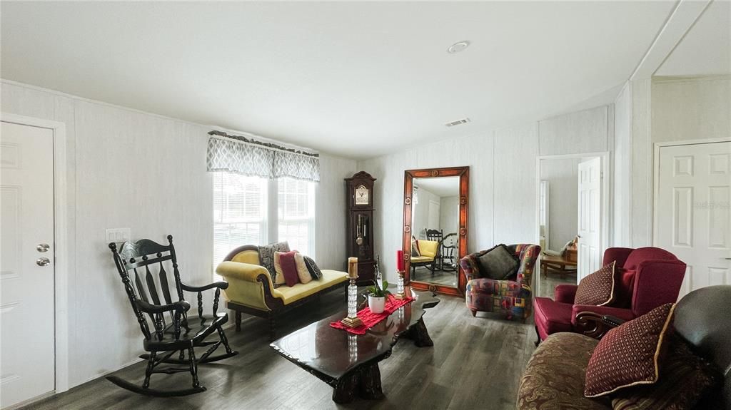 For Sale: $325,000 (3 beds, 2 baths, 1456 Square Feet)