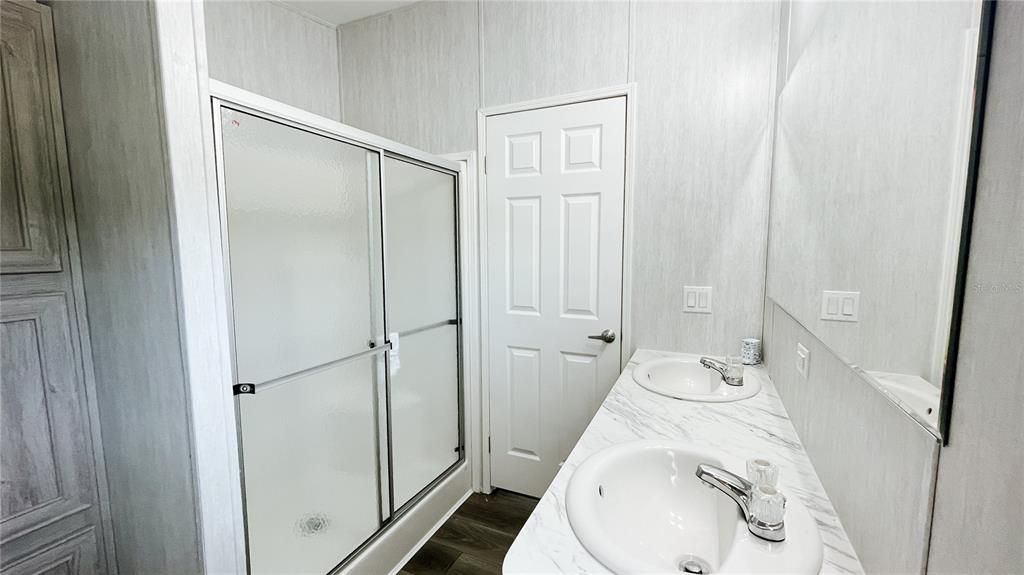 For Sale: $325,000 (3 beds, 2 baths, 1456 Square Feet)