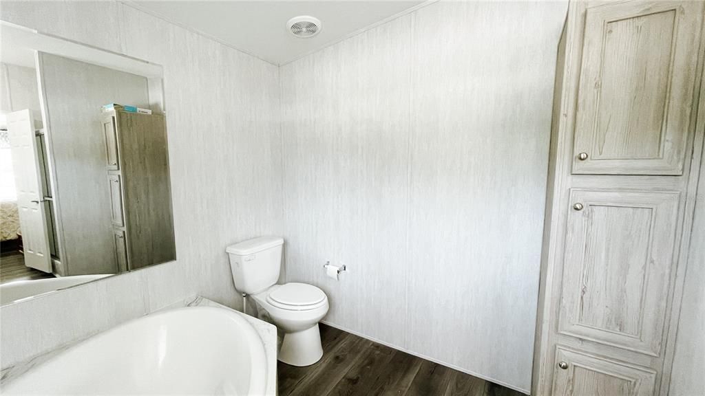 For Sale: $325,000 (3 beds, 2 baths, 1456 Square Feet)