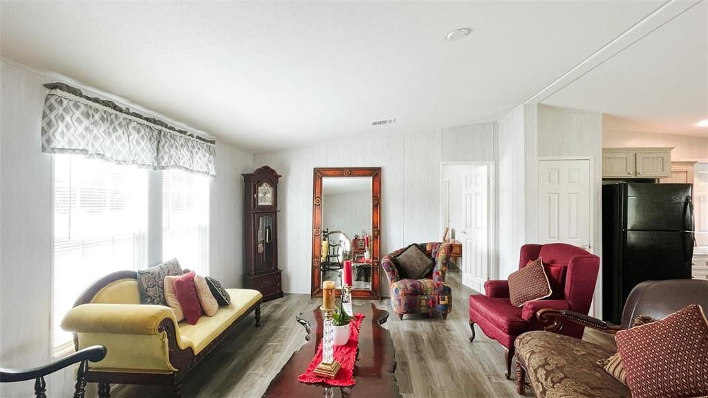 For Sale: $325,000 (3 beds, 2 baths, 1456 Square Feet)