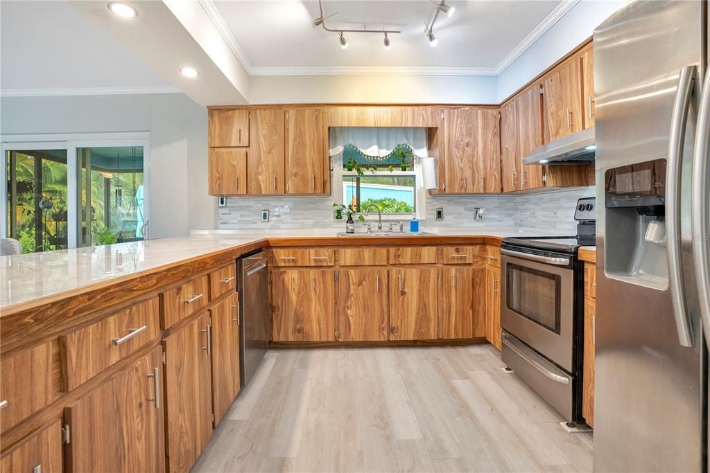 Activo con contrato: $370,000 (3 camas, 2 baños, 1536 Pies cuadrados)