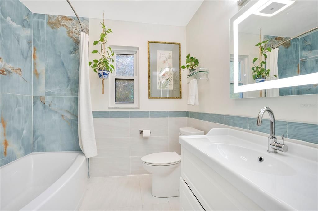 Activo con contrato: $370,000 (3 camas, 2 baños, 1536 Pies cuadrados)