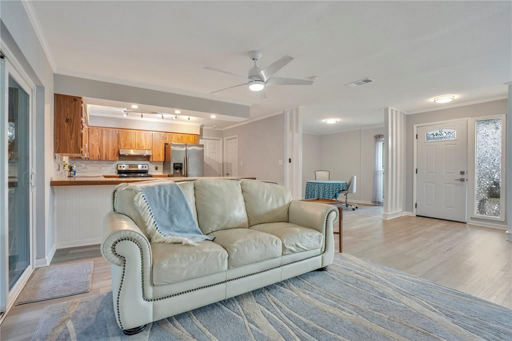 Activo con contrato: $370,000 (3 camas, 2 baños, 1536 Pies cuadrados)