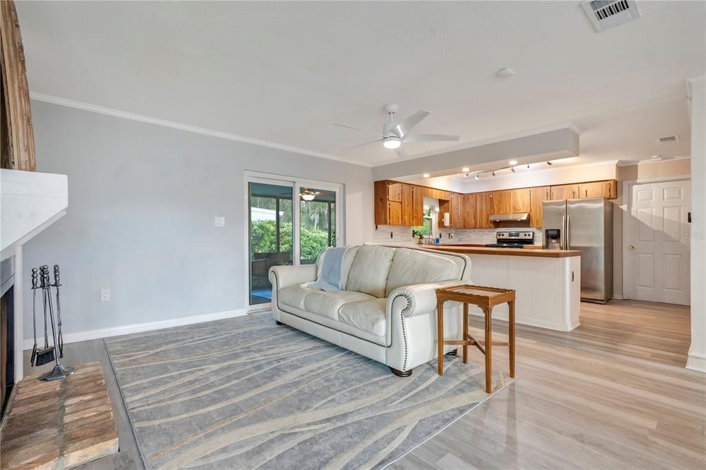 Activo con contrato: $370,000 (3 camas, 2 baños, 1536 Pies cuadrados)