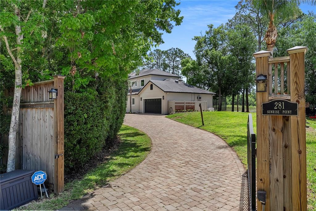 Activo con contrato: $1,675,000 (5 camas, 3 baños, 3350 Pies cuadrados)