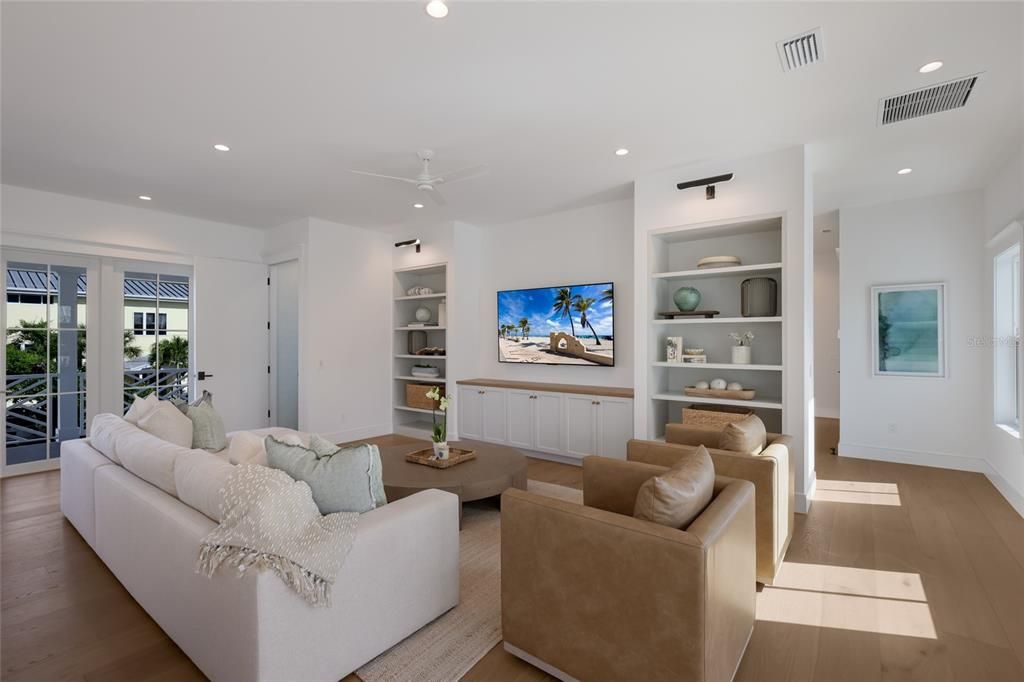 For Sale: $5,895,000 (4 beds, 4 baths, 3250 Square Feet)