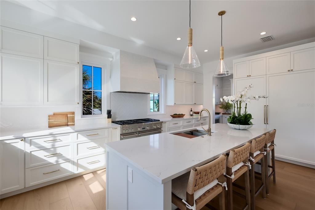 For Sale: $5,895,000 (4 beds, 4 baths, 3250 Square Feet)