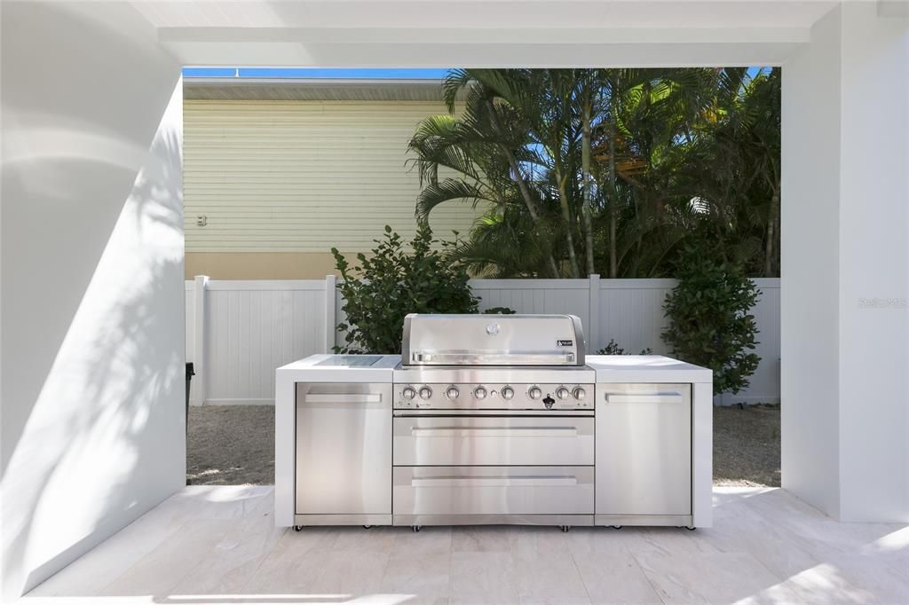 For Sale: $5,895,000 (4 beds, 4 baths, 3250 Square Feet)