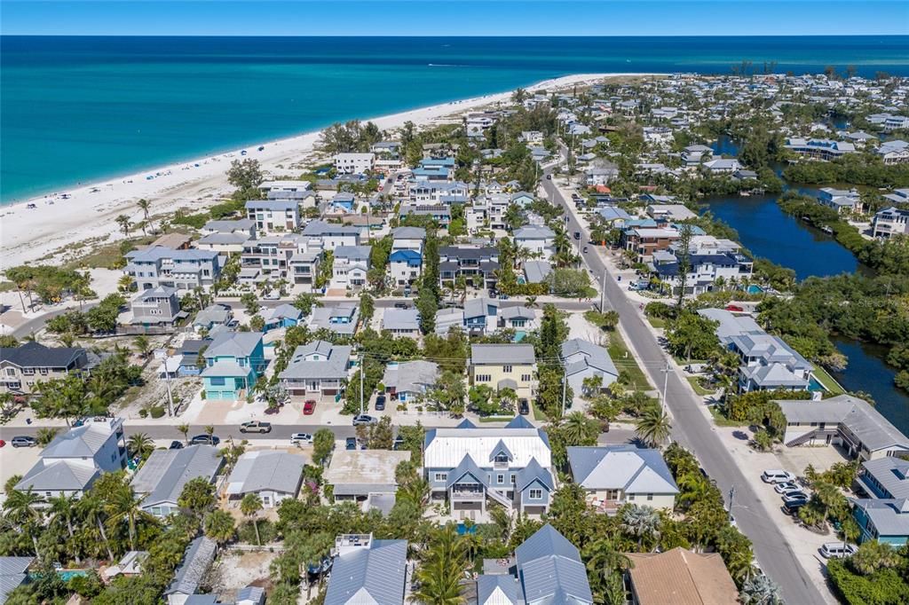 For Sale: $5,895,000 (4 beds, 4 baths, 3250 Square Feet)