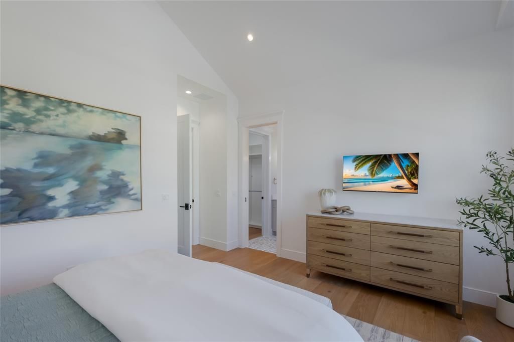 For Sale: $5,895,000 (4 beds, 4 baths, 3250 Square Feet)