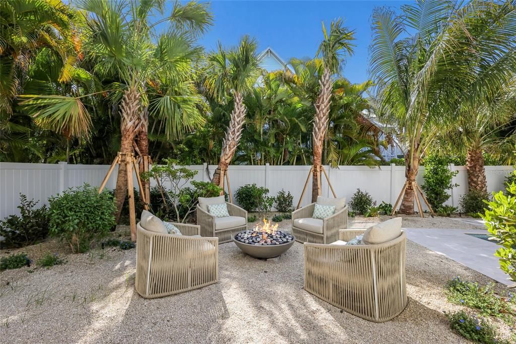 For Sale: $5,895,000 (4 beds, 4 baths, 3250 Square Feet)
