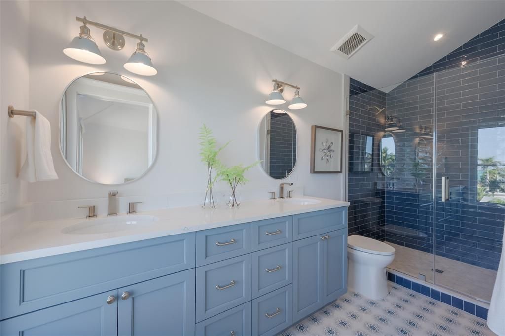 For Sale: $5,895,000 (4 beds, 4 baths, 3250 Square Feet)