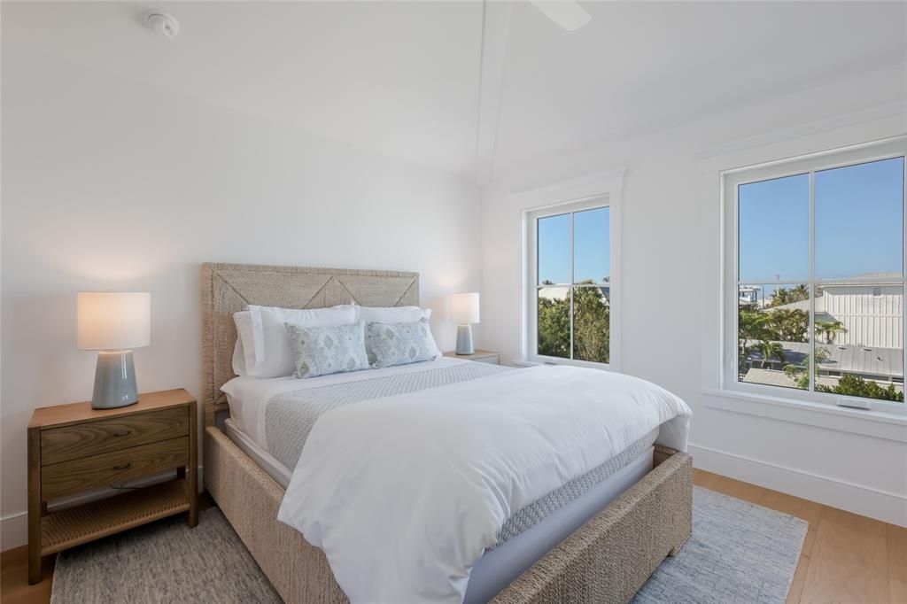 For Sale: $5,895,000 (4 beds, 4 baths, 3250 Square Feet)