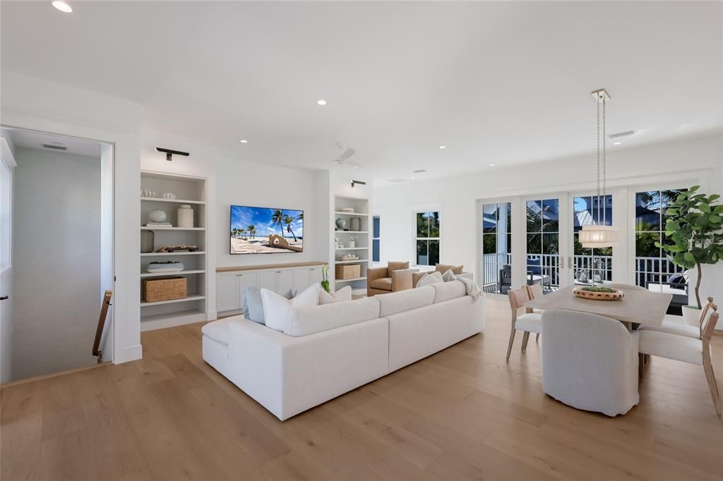 For Sale: $5,895,000 (4 beds, 4 baths, 3250 Square Feet)