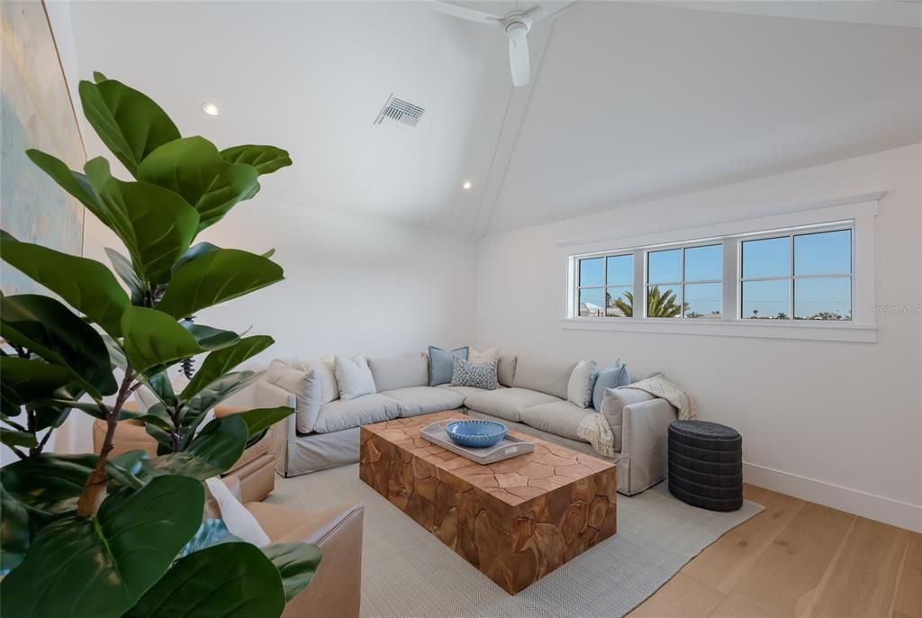 For Sale: $5,895,000 (4 beds, 4 baths, 3250 Square Feet)