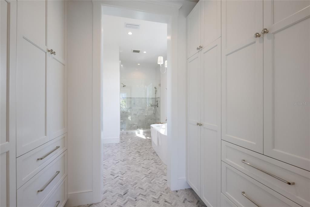 For Sale: $5,895,000 (4 beds, 4 baths, 3250 Square Feet)
