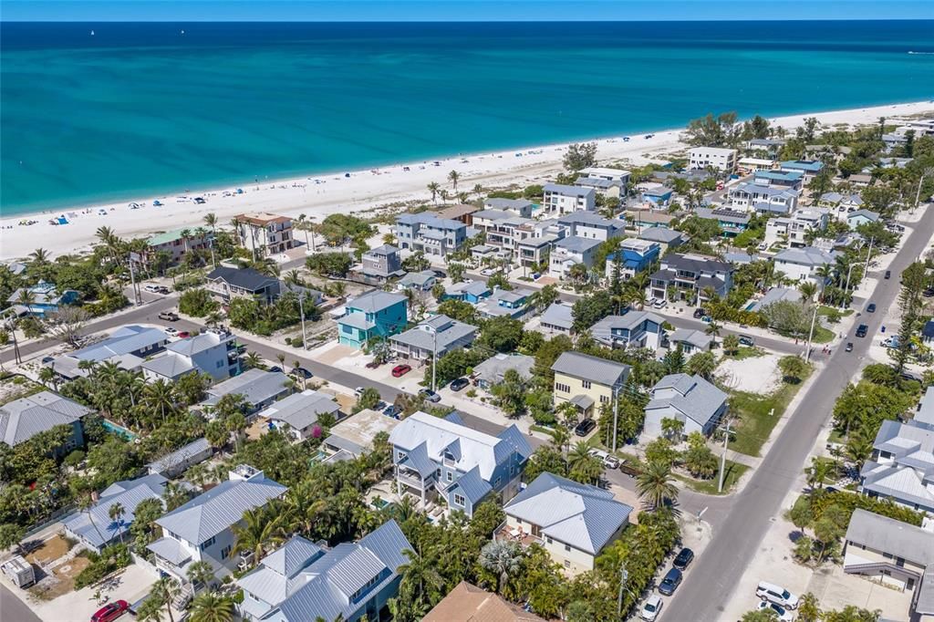 For Sale: $5,895,000 (4 beds, 4 baths, 3250 Square Feet)