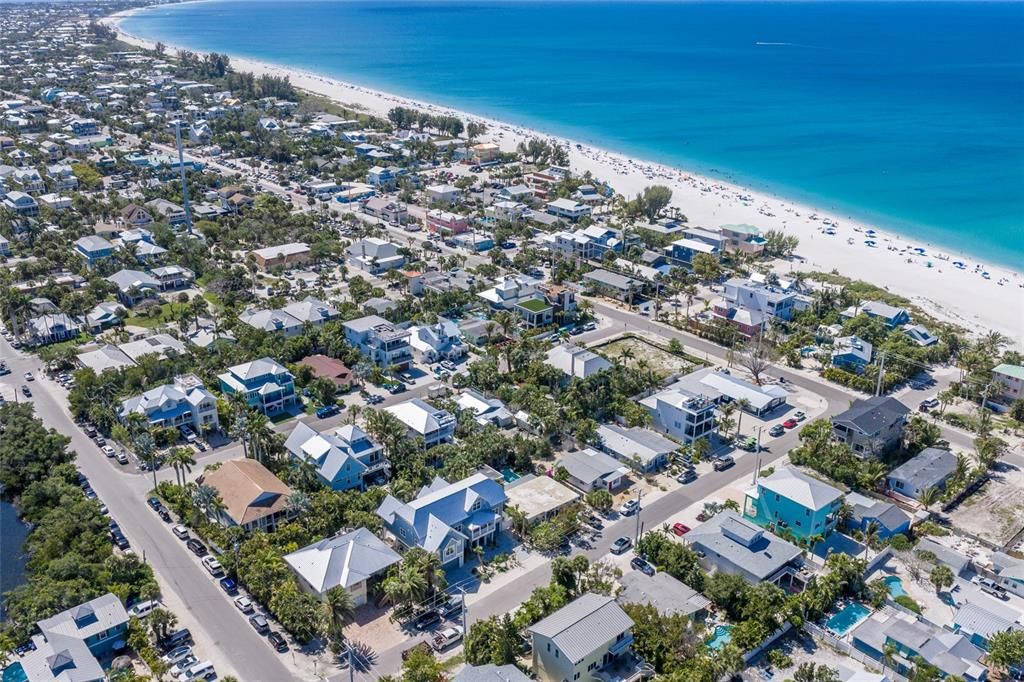 For Sale: $5,895,000 (4 beds, 4 baths, 3250 Square Feet)