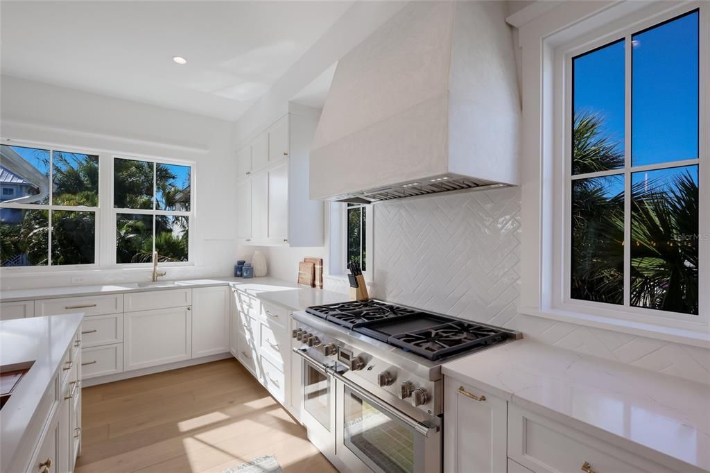 For Sale: $5,895,000 (4 beds, 4 baths, 3250 Square Feet)